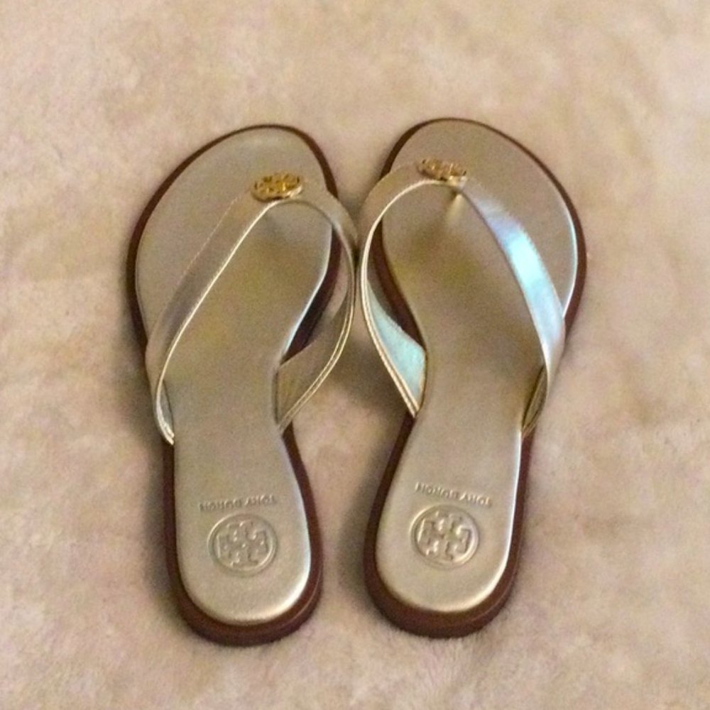 Tory Burch Gold New Calf Leather Metallic Benton Thong Sandals NWT - Picture 9 of 9